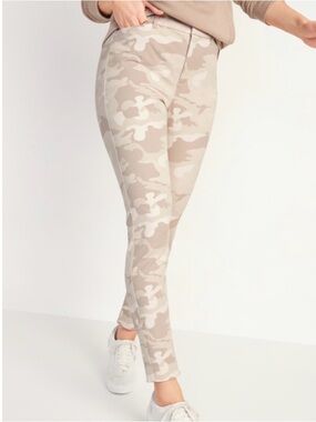 Old Navy Pixie High-Rise Pants in Tan Sand Camo Size 4